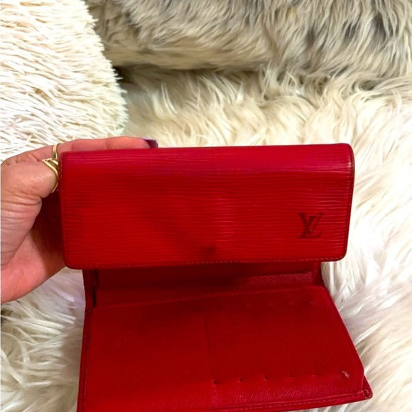 Authentic Red Epi Leather Wallet. Serial Code: SP0020. Clean and Pristine!